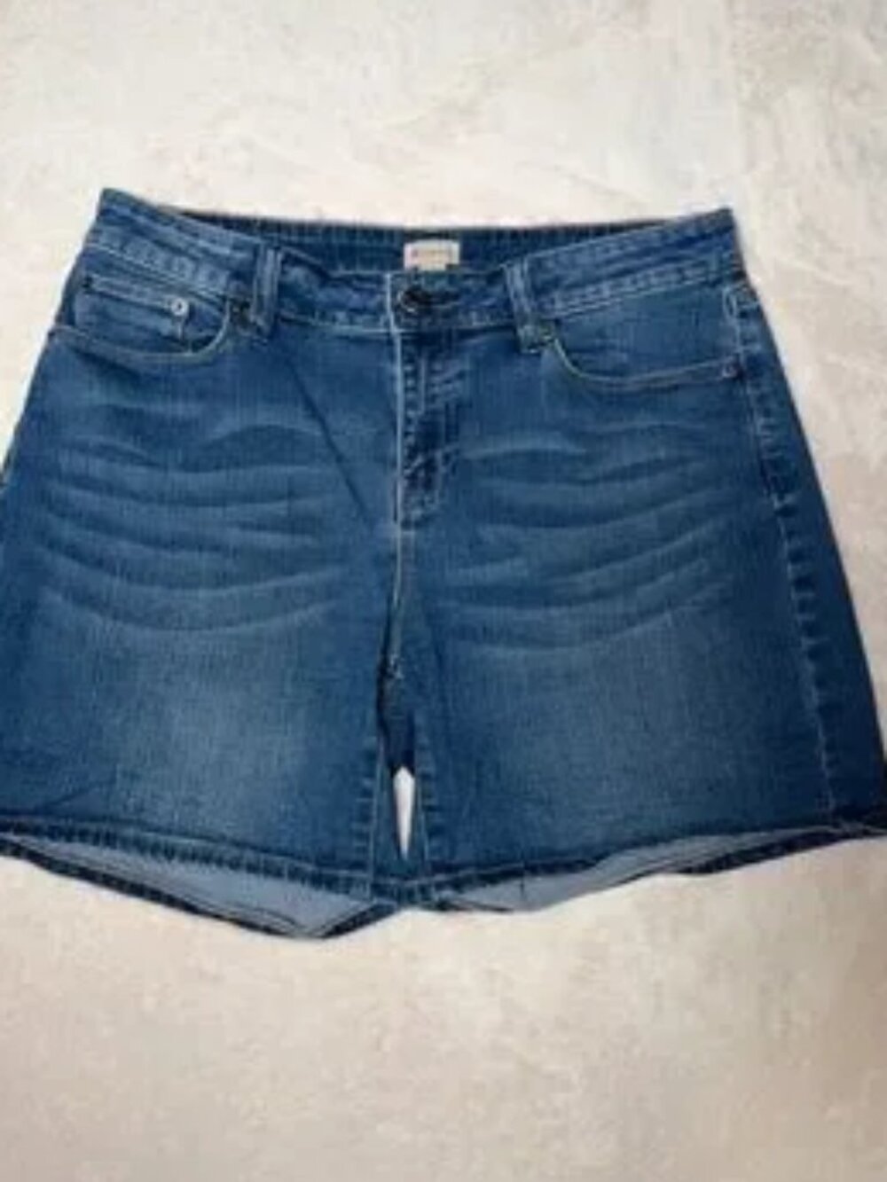 Daniel Cremieux Medium Wash Denim Shorts Size 4 Five-Pocket Mid-Rise